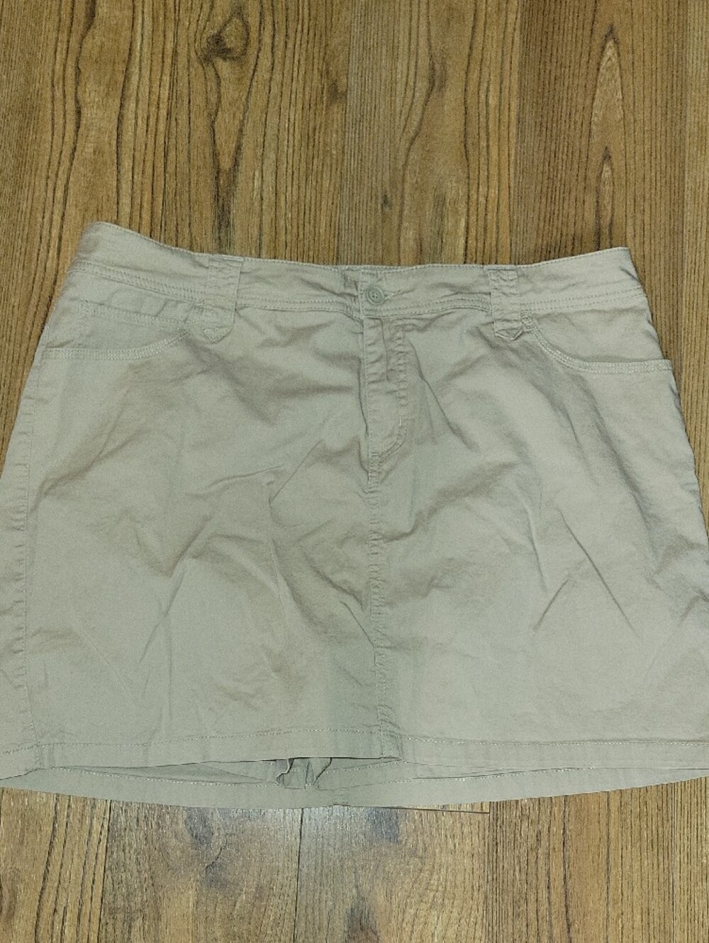St. John's Bay Beige Women's Skort - Picture 4 of 6